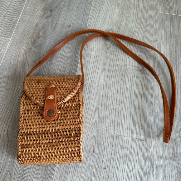 Bali Ata Grass Cellphone Crossbody Bag
By Anthropologie - Picture 3 of 9